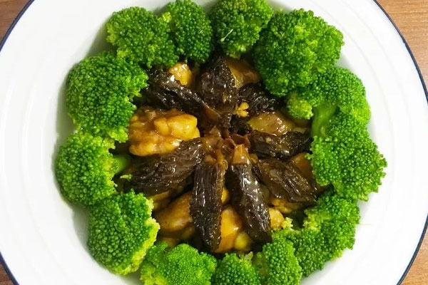 羊肚菌燜雞的創(chuàng)意做法竅門以及功效作用