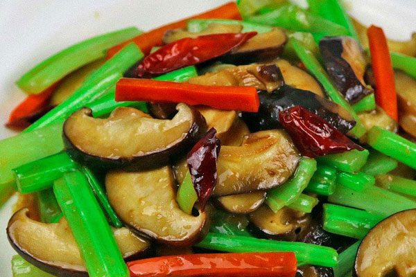 干牛肝菌炒芹菜的功效作用與營養(yǎng)價值