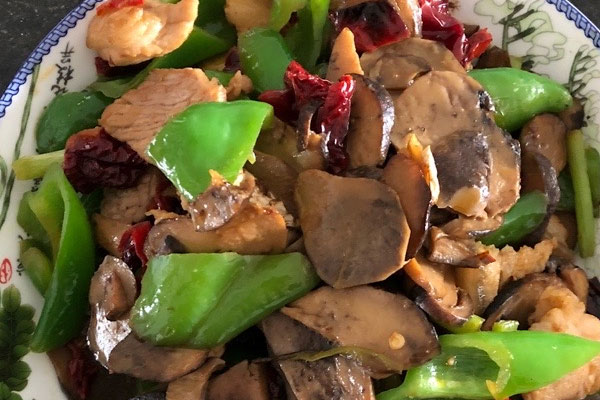 牛肝菌口感是酸的嗎，炒熟的牛肝菌隔夜能吃么