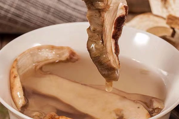 干牛肝菌泡了兩天還能吃嗎，干牛肝菌怎么吃才去火