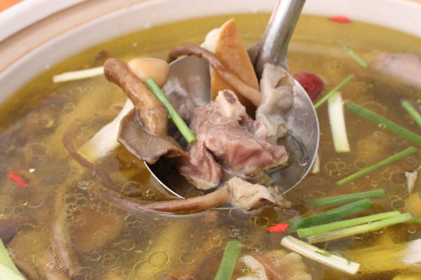 牛肝菌煲雞湯需要注意什么