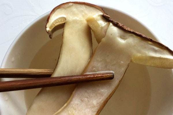 牛肝菌泡好了放冰箱一天能吃嗎，牛肝菌是開(kāi)傘好還是不開(kāi)傘