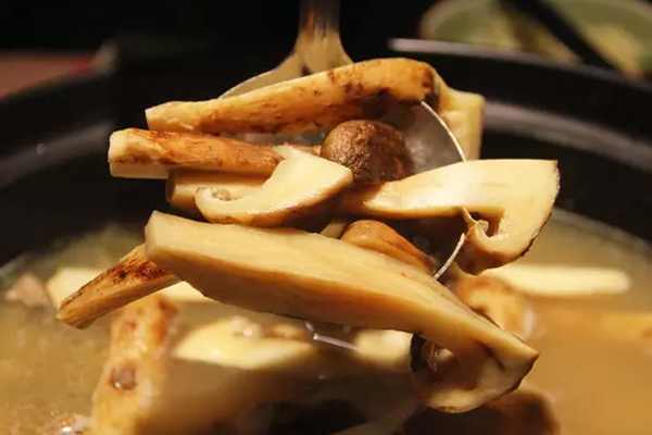 野生菌火鍋湯底怎么熬，新鮮松茸火鍋要煮多久