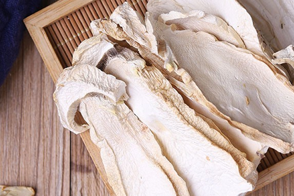 松茸片泡水喝一次放多少，燉松茸用冷水還是熱水