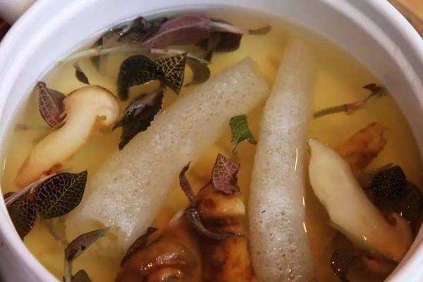 松茸煲湯與燉湯哪個(gè)更為營(yíng)養(yǎng)，還需要焯水嗎