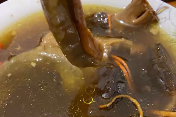 黃牛肝菌和什么煲湯最好，黃牛肝菌可以炒羊肉嗎