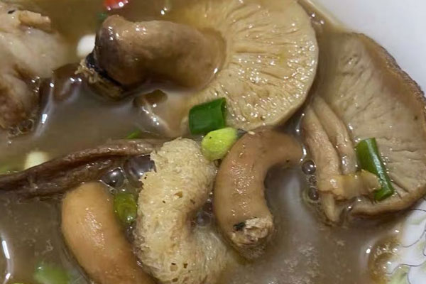 糖尿病人可以喝牛肝菌肉湯嗎，白牛肝菌可以涮火鍋嗎