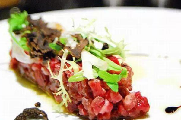 松露草飼牛肉韃靼配荷蘭汁的做法 松露草飼牛肉韃靼配荷蘭汁的做法