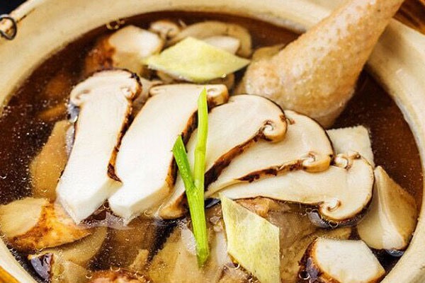 松茸熬湯最多放幾個(gè)，松茸與什么煲湯好