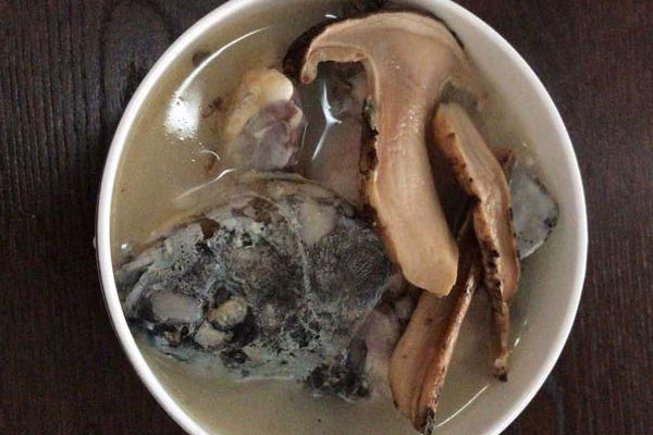 松茸鯽魚辣湯的松茸什么時候放最好 松茸鯽魚辣湯的松茸什么時候放最好