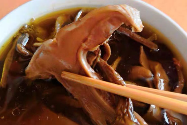 用黑牛肝菌煮湯會變黑嗎 用黑牛肝菌煮湯會變黑嗎
