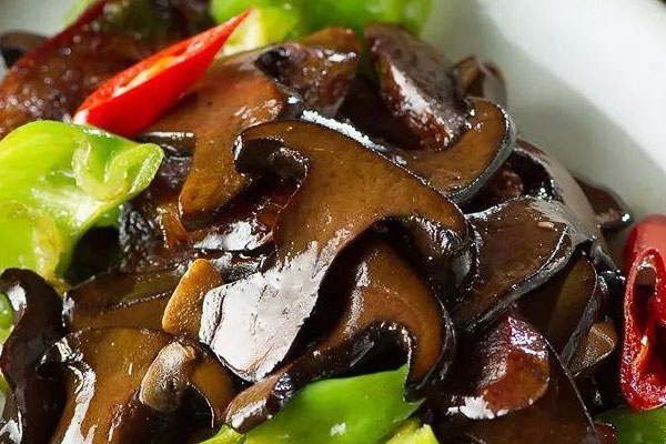 牛肝菌炒之前要不要焯水 牛肝菌炒之前要不要焯水