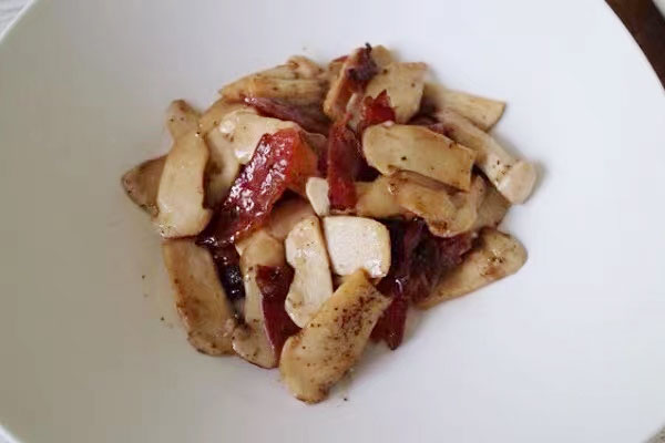 松茸炒臘腸的做法，要不要過水呢