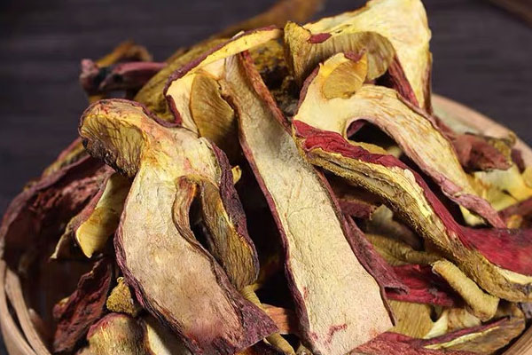 牛肝菌可以泡在水里過夜嗎，牛肝菌泡發(fā)后綠色能吃嗎