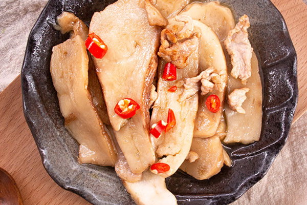 白牛肝菌切開會變色嗎 白牛肝菌切開會變色嗎