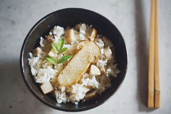 怎么用松茸做月子餐 怎么用松茸做月子餐