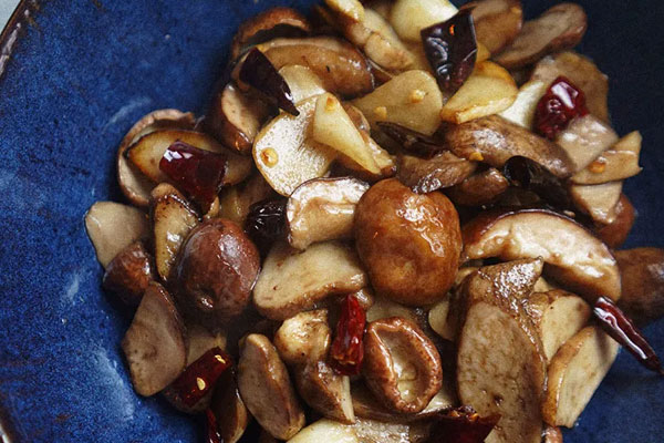 黃牛肝菌炒多長(zhǎng)時(shí)間才熟，老虎頭和黃牛肝菌是一種嗎