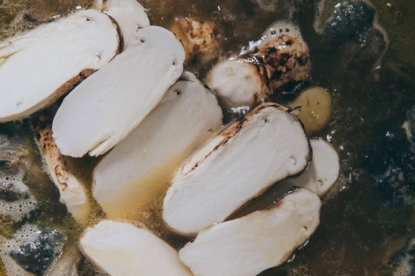 松茸烏雞湯來月經(jīng)能喝嗎，松茸鴿子湯孕婦能吃嗎