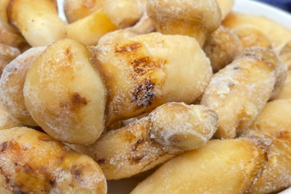 松茸菌冷藏切開后發(fā)灰，干松茸泡發(fā)后變黑能吃嗎