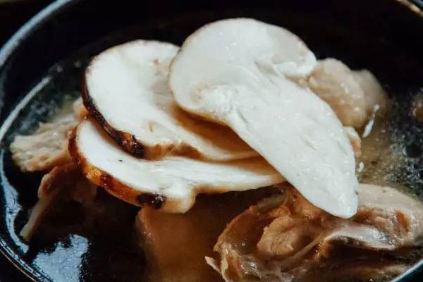 松茸有洞可以吃嗎 松茸有洞可以吃嗎