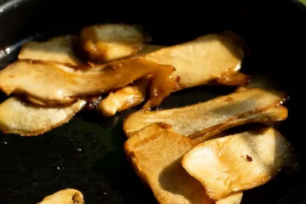 松茸頭上黏黏的是什么