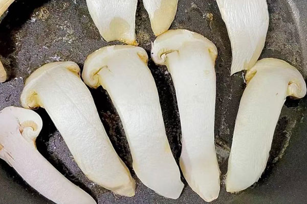 松茸可以用大豆油煎嗎 松茸可以用大豆油煎嗎