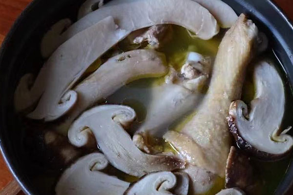 松茸燉雞可以加什么 松茸燉雞可以加什么