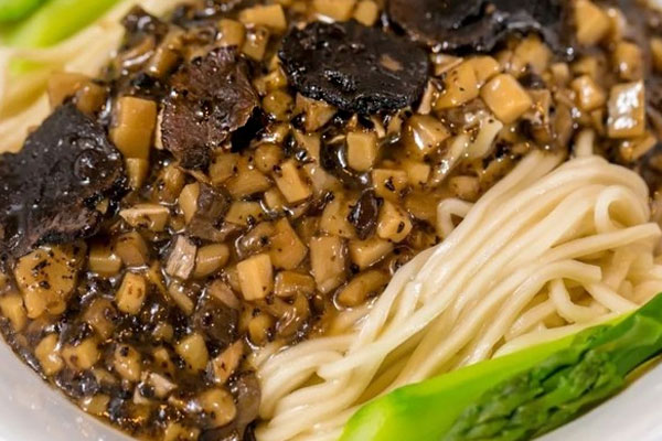 黑松露木耳拌面怎么做好吃，有哪些食用禁忌
