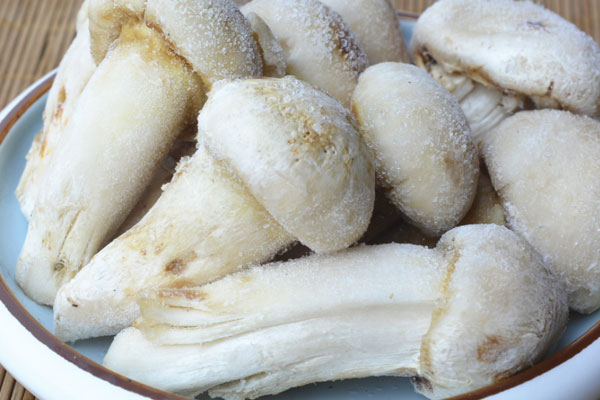 冷凍松茸為啥用熱水解凍，松茸解凍后還可以繼續(xù)冷凍嗎