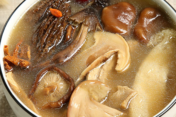 松茸菌菇湯有哪些功效作用 松茸菌菇湯有哪些功效作用