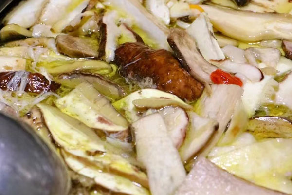 新鮮牛肝菌煮火鍋好吃嗎，干牛肝菌涮火鍋好吃嗎