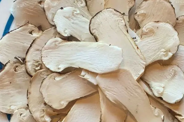 松茸能涼拌吃嗎 松茸能涼拌吃嗎