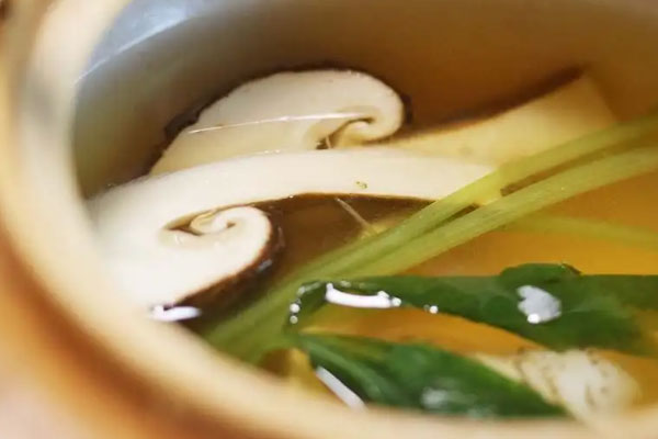 松茸湯為什么是酸的，干松茸時(shí)間長了還能吃嗎