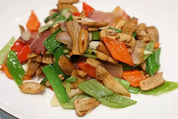 手腳麻木可以?吃牛肝菌嗎 手腳麻木可以?吃牛肝菌嗎