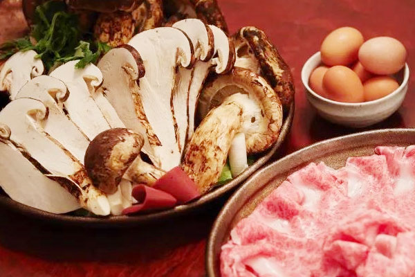 松茸和松樹(shù)傘蘑菇一樣嗎